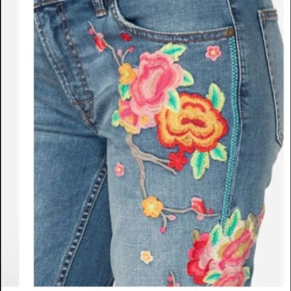 NWOT BLOSSOM BOYFRIEND JEANS - 25 - Picture 3 of 9